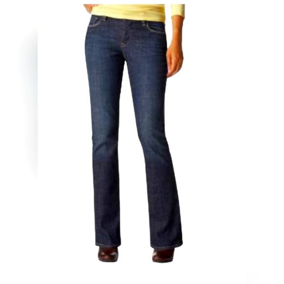 Old Navy Denim - Old Navy Sweetheart Bootcut Jeans size 6